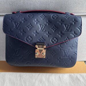 Louis Vuitton Pochette Metis Navy
